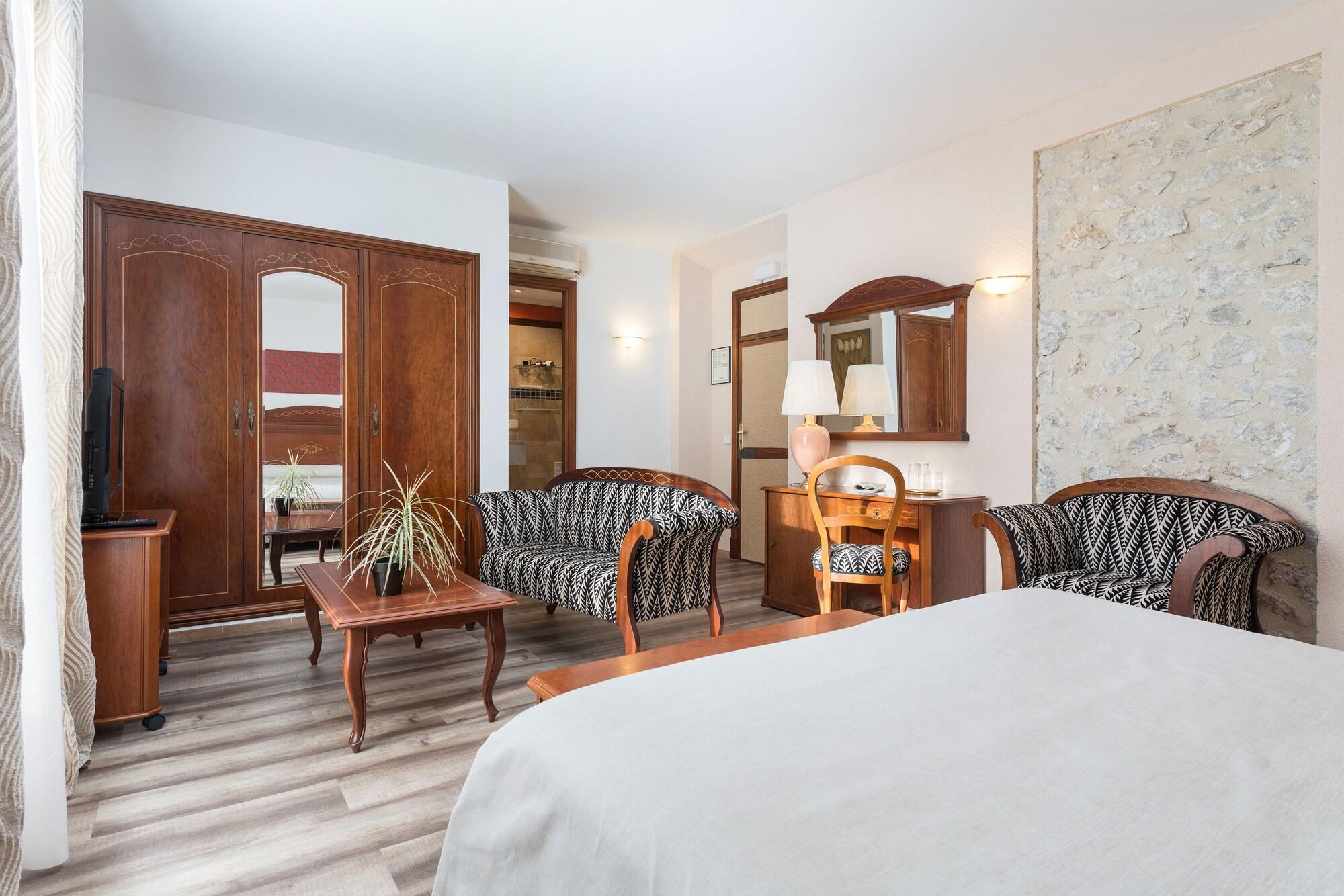 Monnaber Nou & Hotel 4*