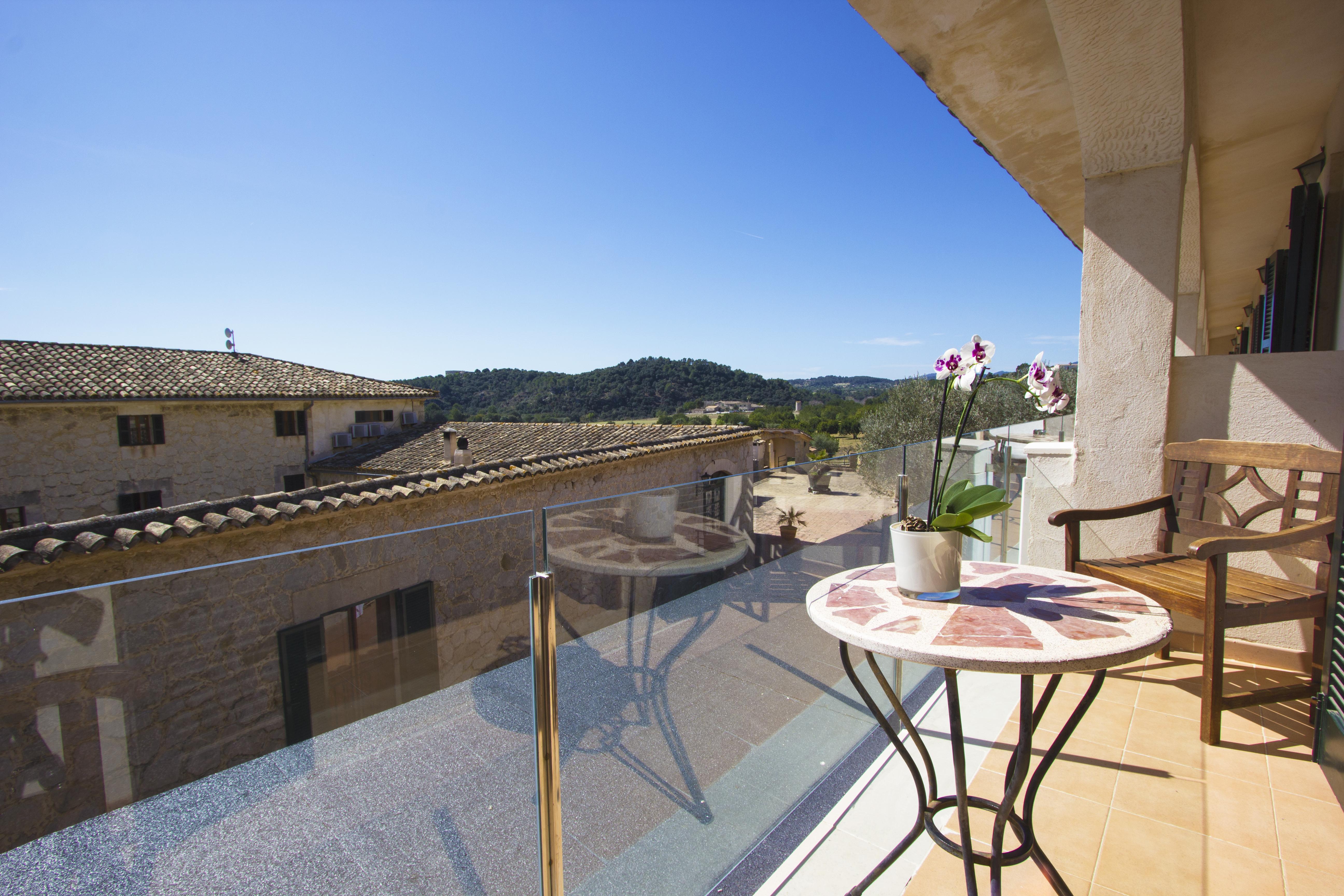 Monnaber Nou & Hotel