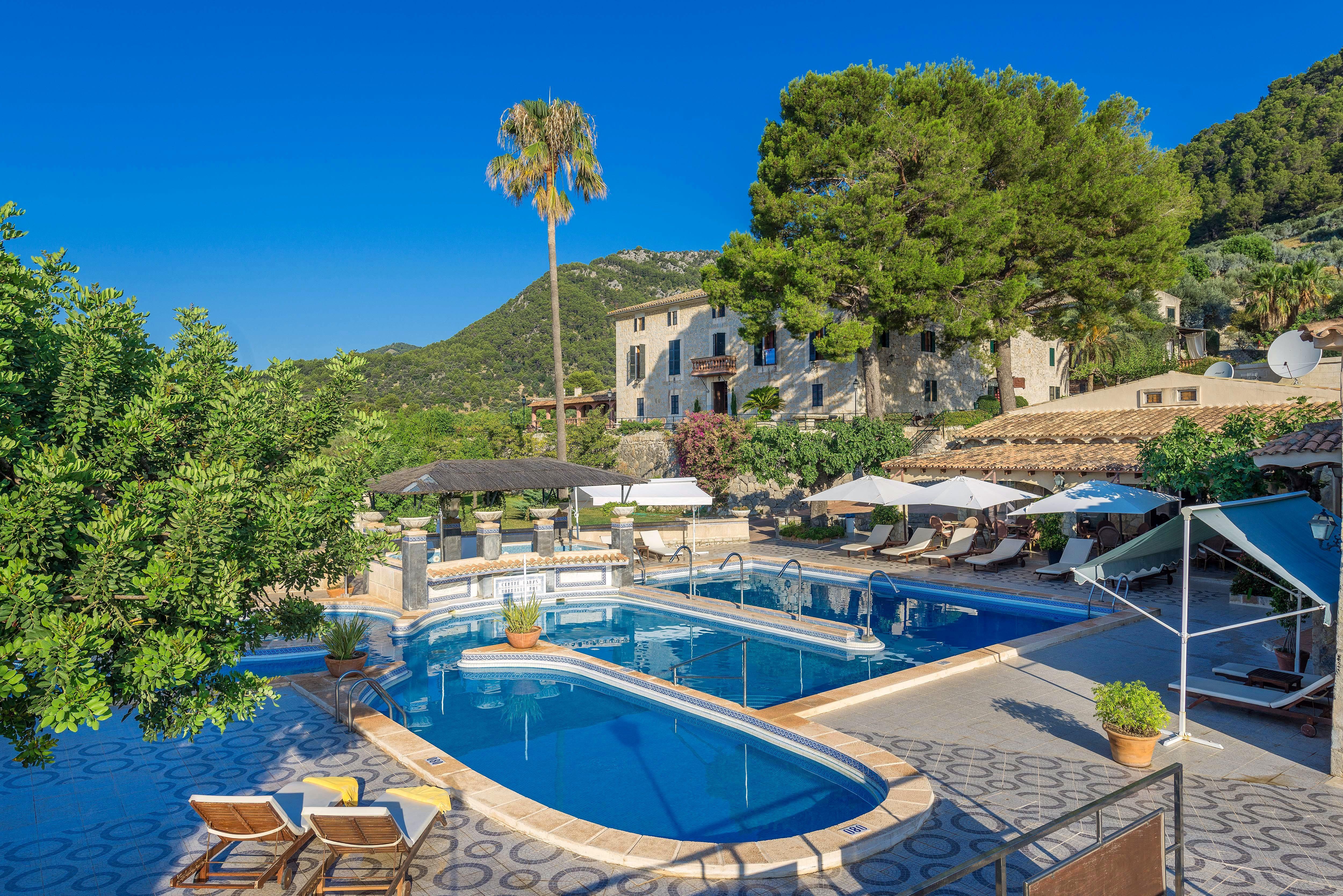 Monnaber Nou & Hotell 4*